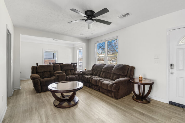 184 30th Ave, Columbus, GA: living room