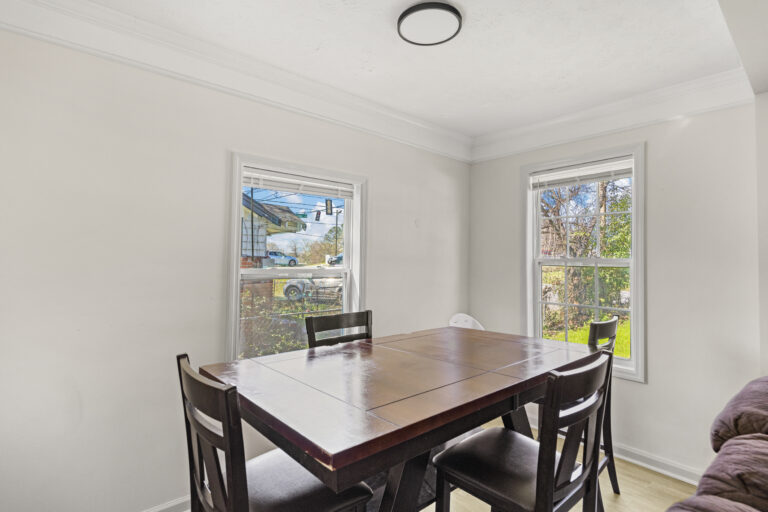 184 30th Ave, Columbus, GA: dining area