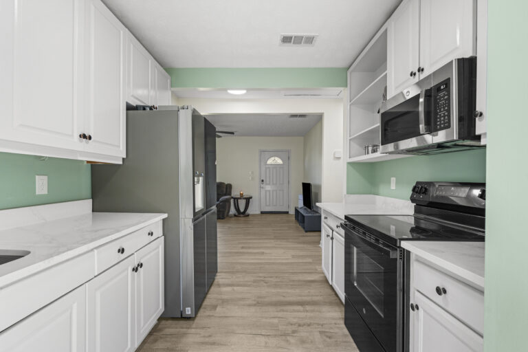 184 30th Ave, Columbus, GA: kitchen, looking toward the back door